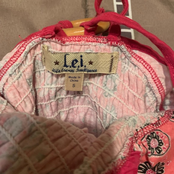 Pretty in pink summer light top - Picture 3 of 3